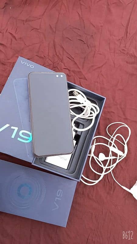 vivo v 19 8GB RAM 128 GB memory 0328=3978=756 1