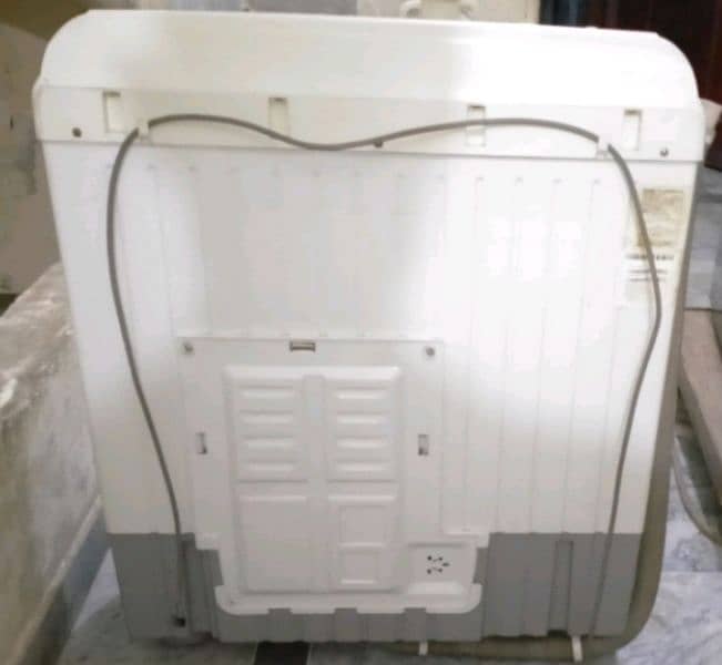 Haier semi automatic twin tub washing machine same as brand new 3