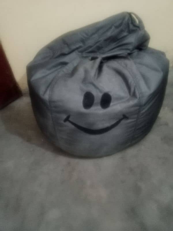 bean bag for kids. only serious person come WhatsApp no blow 0