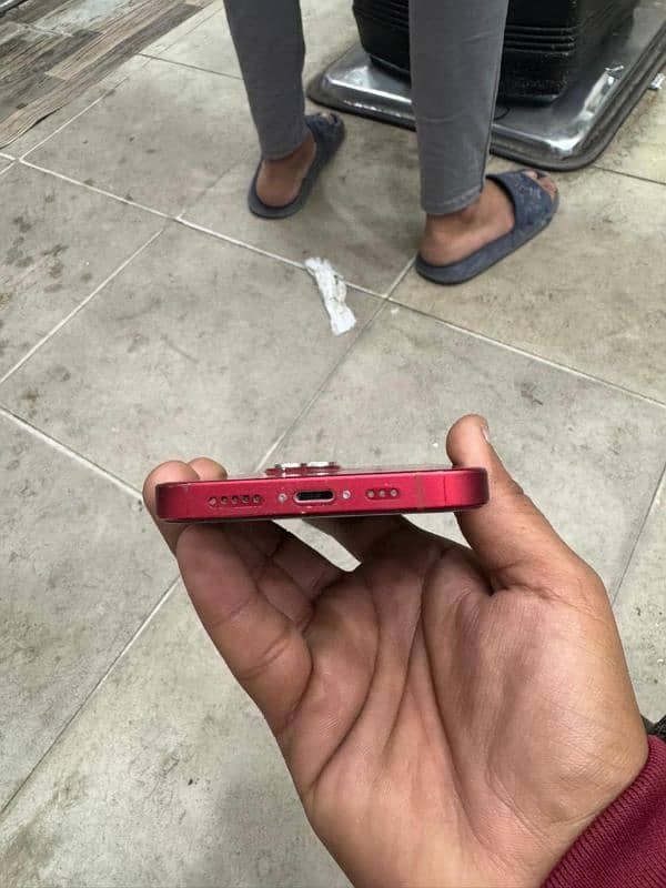 iphone 13 Red cooler 128 GB 14