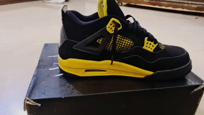 Used Air Jordan 4 Yellow Thunder : Sneakers : Joggers : Sports 0