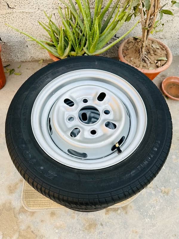 Genral Compny Car rim tyres urgent sale 145/70/12 4