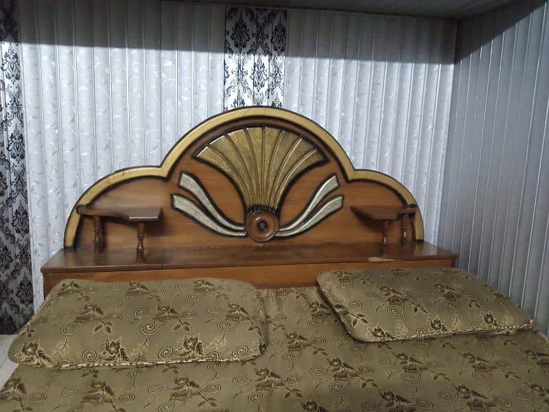 wooden  bed with Materx  good condition  for  con 0336 9437404 saeed 0