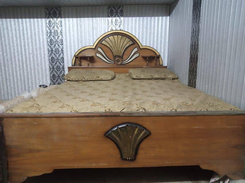 wooden  bed with Materx  good condition  for  con 0336 9437404 saeed 1