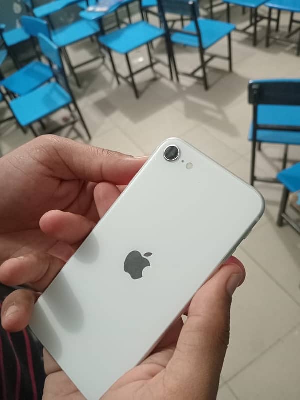 iPhone SE 2020 ( PTA Approved) 0