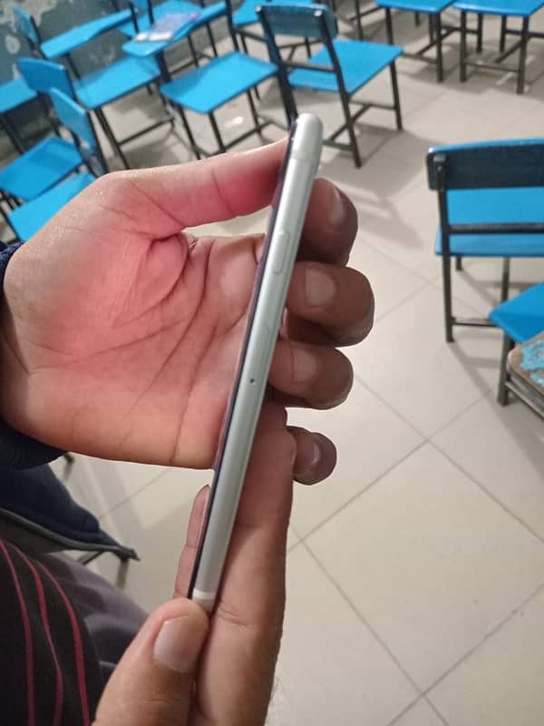 iPhone SE 2020 ( PTA Approved) 2