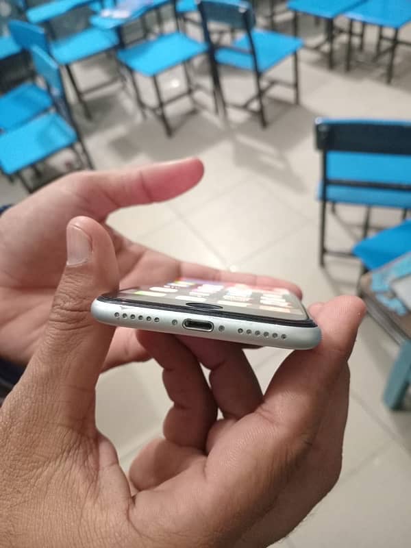 iPhone SE 2020 ( PTA Approved) 3