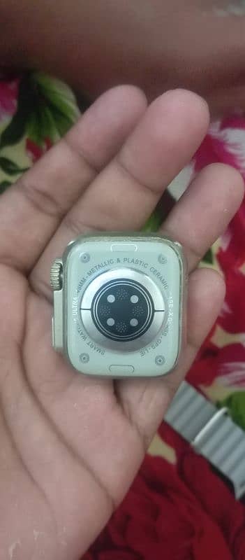 smart watch for sell urgent touch aik side sa thira sa damage hy 1