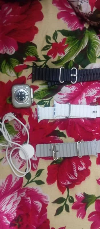 smart watch for sell urgent touch aik side sa thira sa damage hy 4