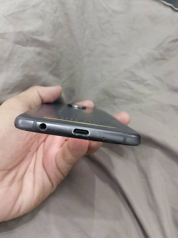 Moto z4 4/128 shade Wala panel he pata nai chalta shade ka 3