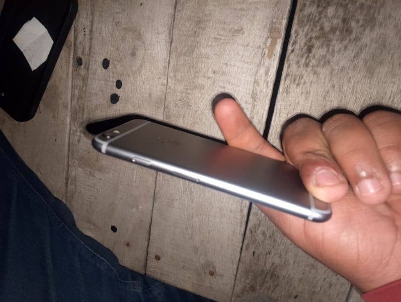 iphone 6non pta or condition yes air pord free urgent sale 4