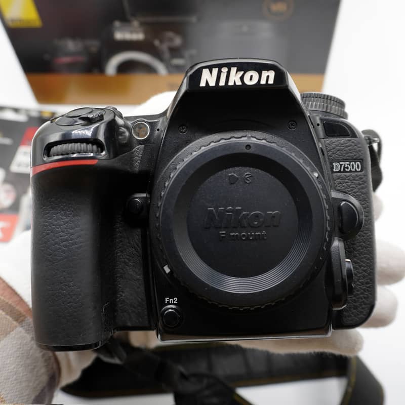 Ultra HD 4k  DSLR Nikon D7500 Body with 18-140mm Lens 7