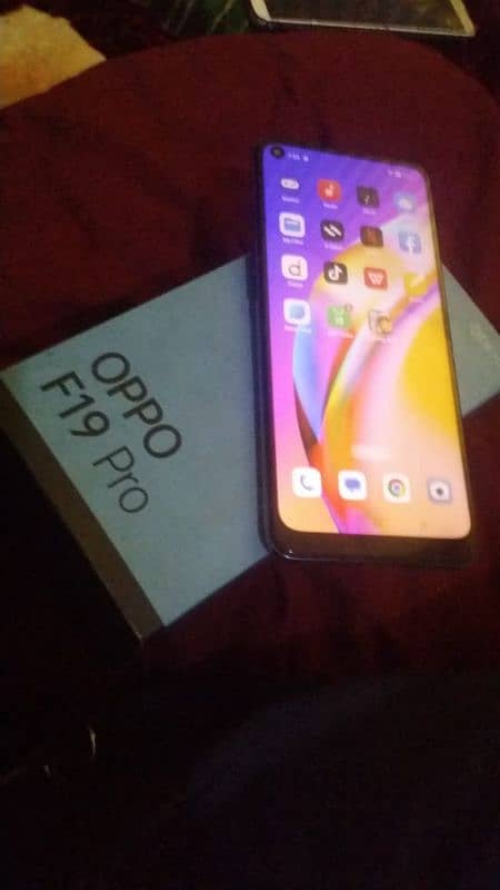 oppo F19 pro 8+4gb ram 128gb room with box 1