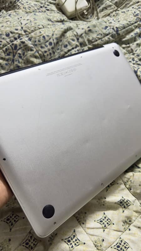 Apple Macbook Pro 2011 Model 4gb 320gb 10