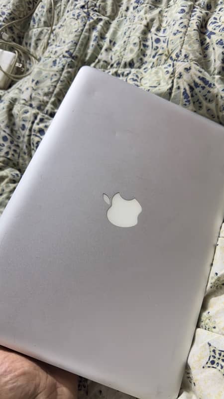 Apple Macbook Pro 2011 Model 4gb 320gb 11