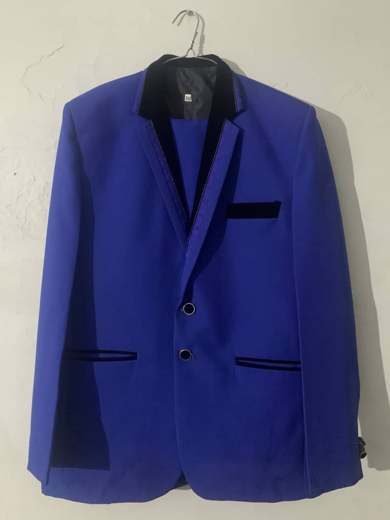 STYLISH PENTCOAT IN BLUE NEW CONDITION ONE TIME USEDCONT 0313. . 9450917 0