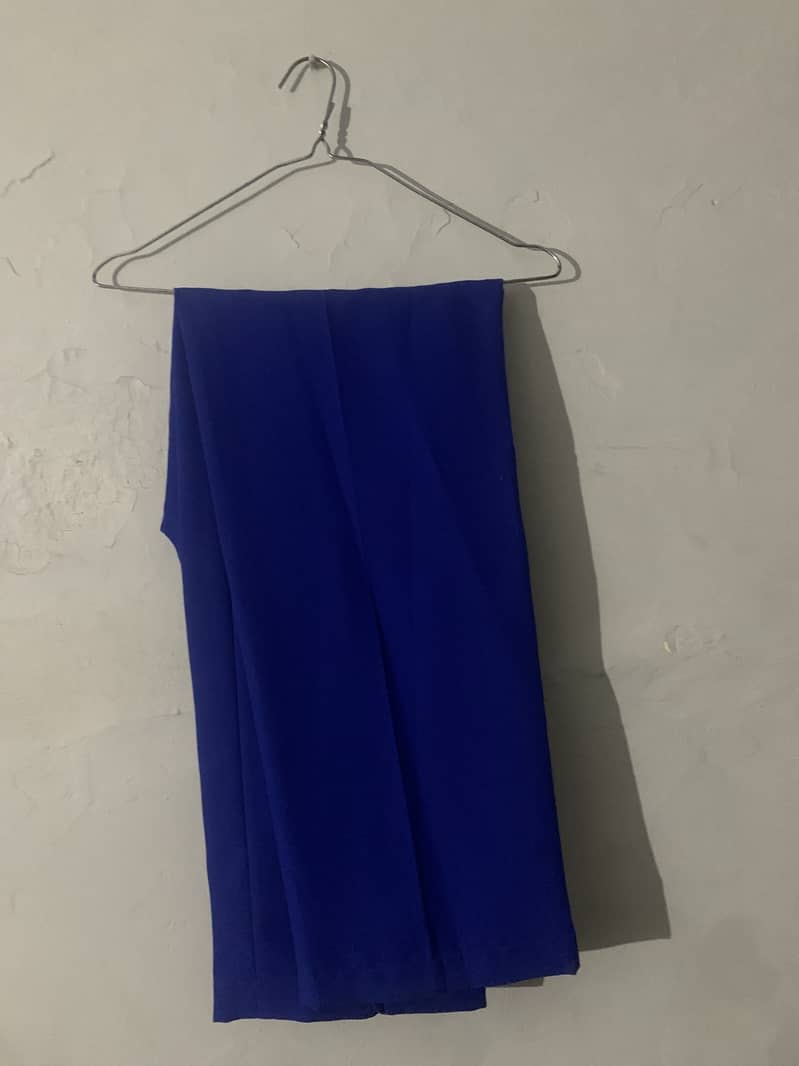 STYLISH PENTCOAT IN BLUE NEW CONDITION ONE TIME USEDCONT 0313. . 9450917 2