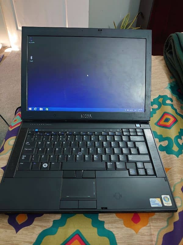 Dell Latitude E6400 0