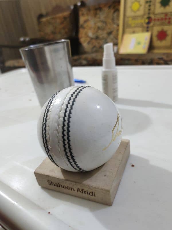 Shaheen Afridi Singer ball  with box 1