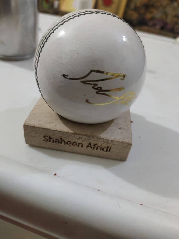 Shaheen Afridi Singer ball  with box 2