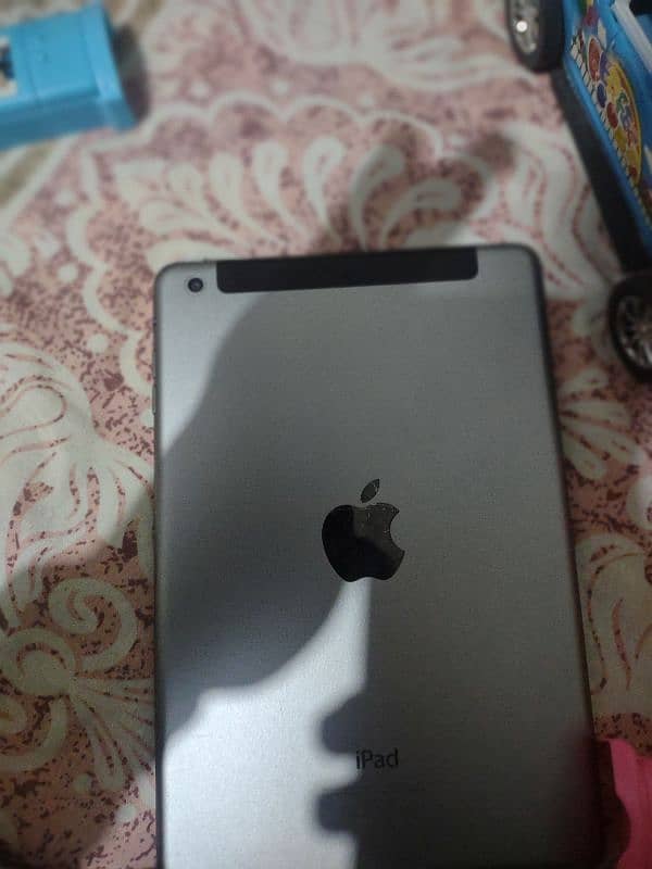 ipad mini 2 condition 10/9 with box 3