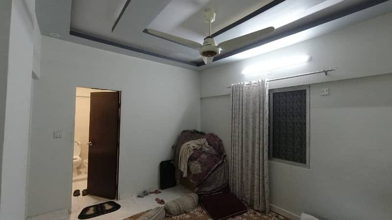 3 BED DD FLAT FOR SALE IN GULSHAN-E-IQBAL 13 D/2 10