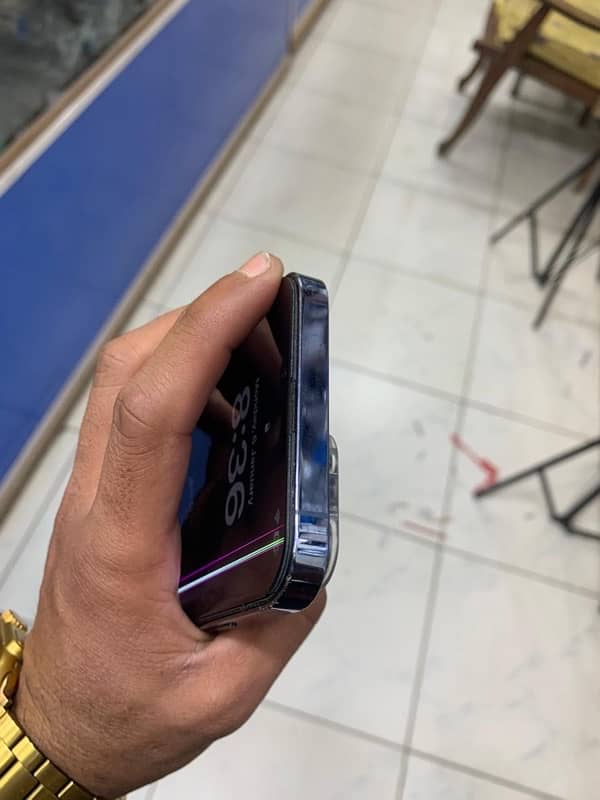 I phone 13pro max. 256gb non pta 4