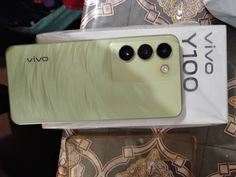 Vivo y100 0