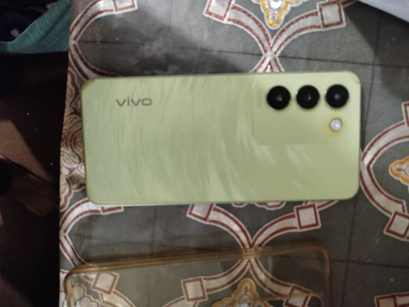 Vivo y100 1