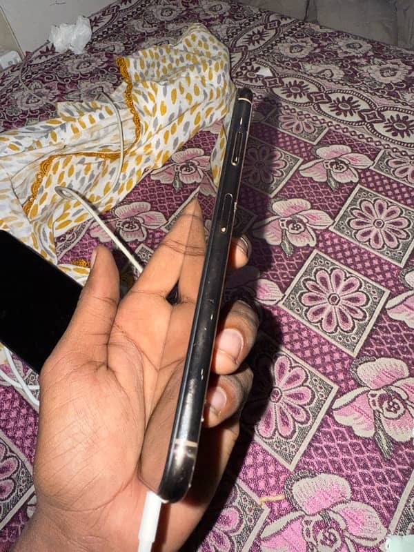 I’m selling I phone Xs max 256 pta approve 3