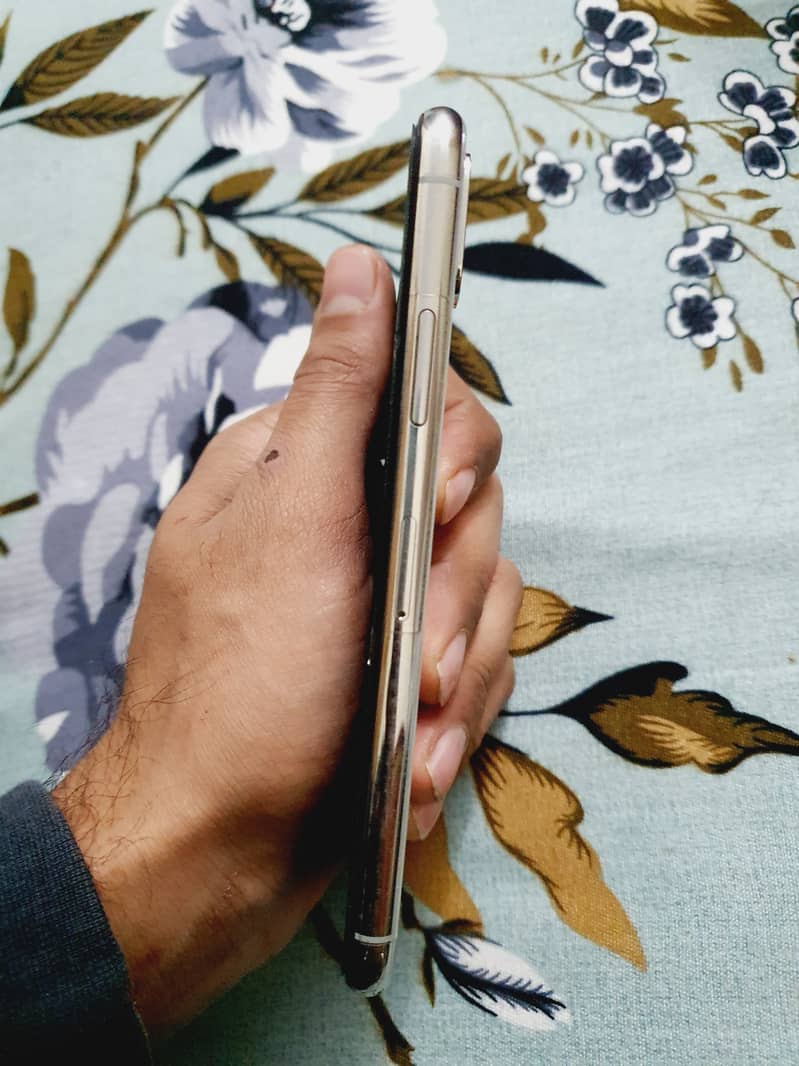 Apple iPhone X 6