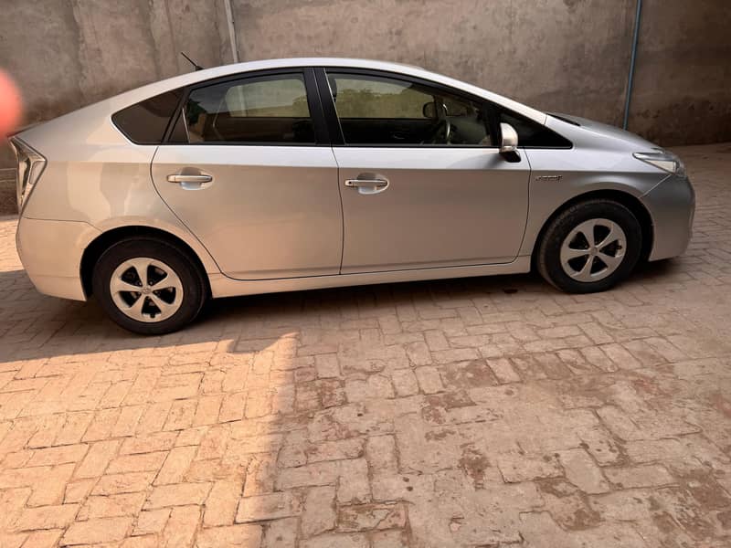 Toyota Prius 2014 1