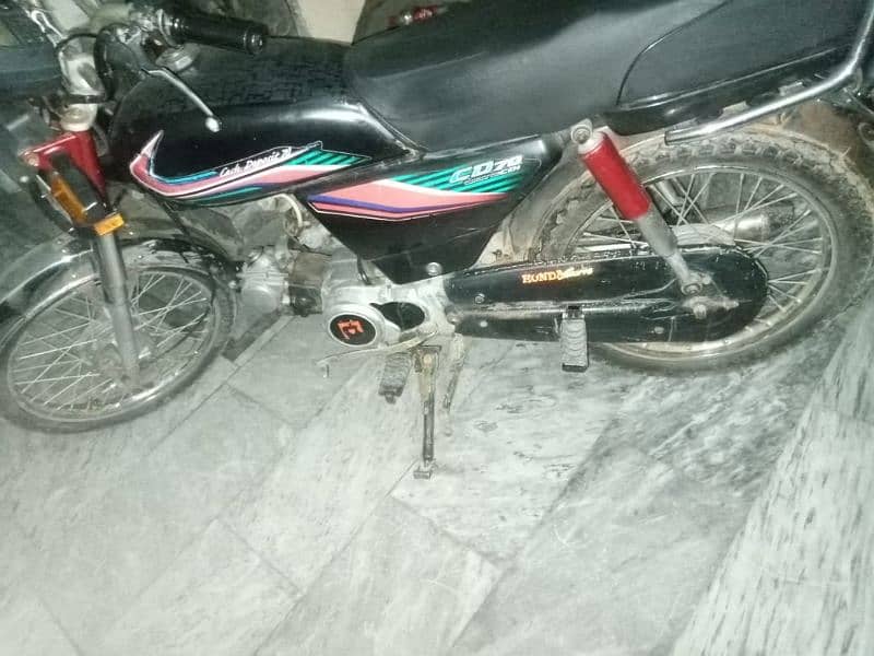 Honda cd70 ha 2011 model ha document clear hain  03016653590 7