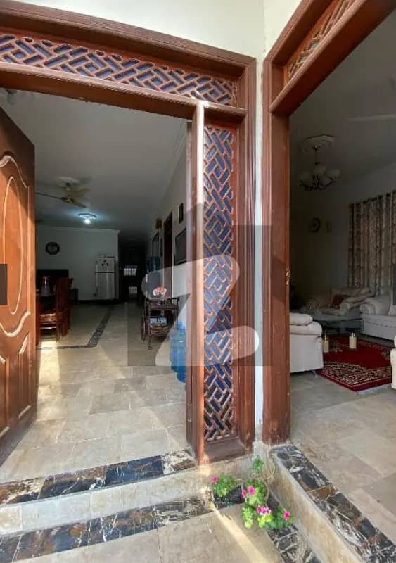 240 Yards Triple Storey Bungalow For Sale - Gulshan-e-Iqbal ,Block 3,Karachi Best Location: Prime location of Gulshan-e-Iqbal Block 3. 6