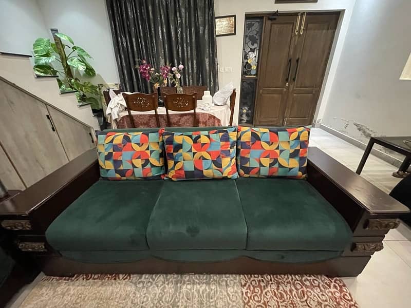 Sofa set with cushions 3