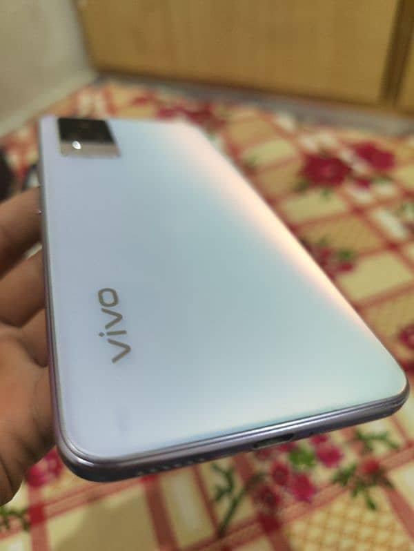 Vivo V21 With Box 8+4gb/128gb 64mp back/44mp front Smartphones 4