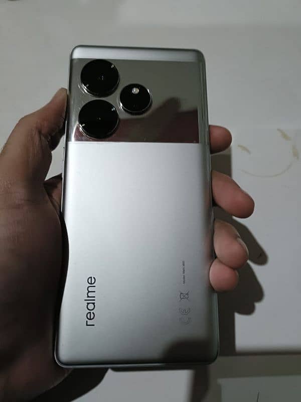 Realme Gt6 16 / 512 snapdragon 8gen 3 10/10 condition 1