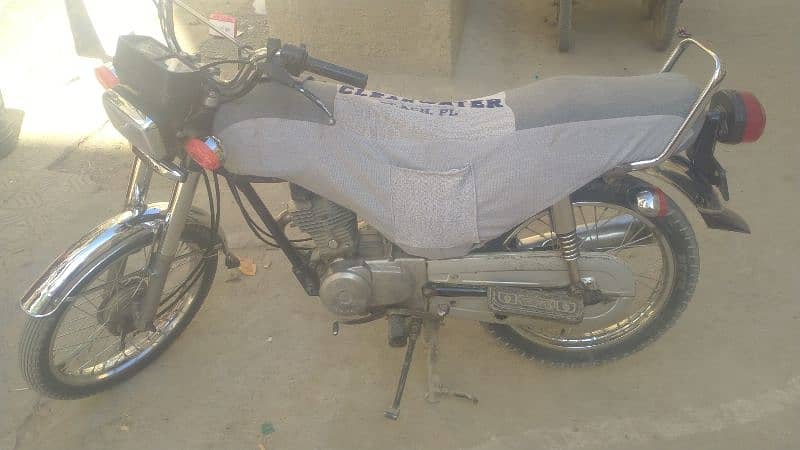 Honda CG 125 Faisalabad number hai 0/3/0/1/2/6/2/9/4/6/1 0