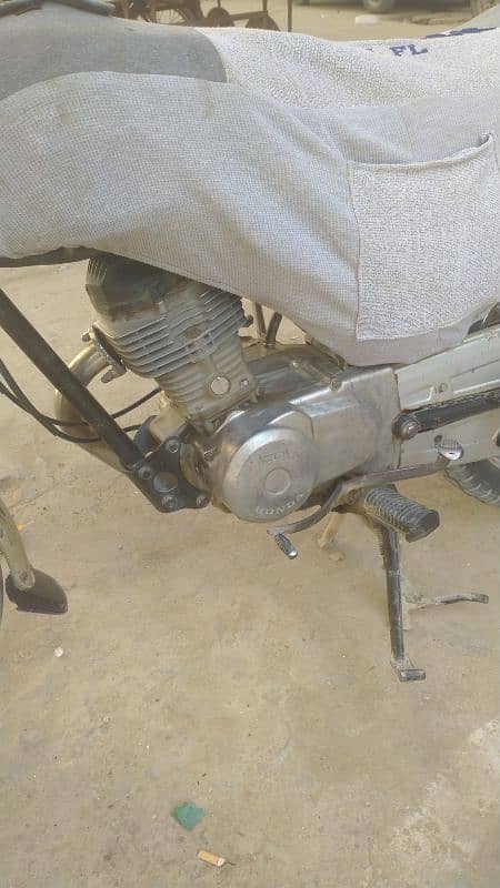 Honda CG 125 Faisalabad number hai 0/3/0/1/2/6/2/9/4/6/1 5