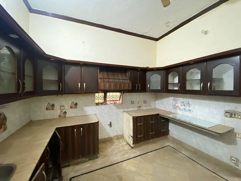 10 marla Ground portion 2 bed 2 bath with Basement for Rent Ali Park (Ghousia Masjid) near Bhatta Chowk Lahore Cantt 0