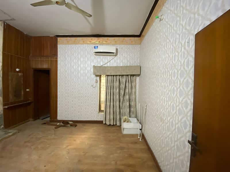 10 marla Ground portion 2 bed 2 bath with Basement for Rent Ali Park (Ghousia Masjid) near Bhatta Chowk Lahore Cantt 4