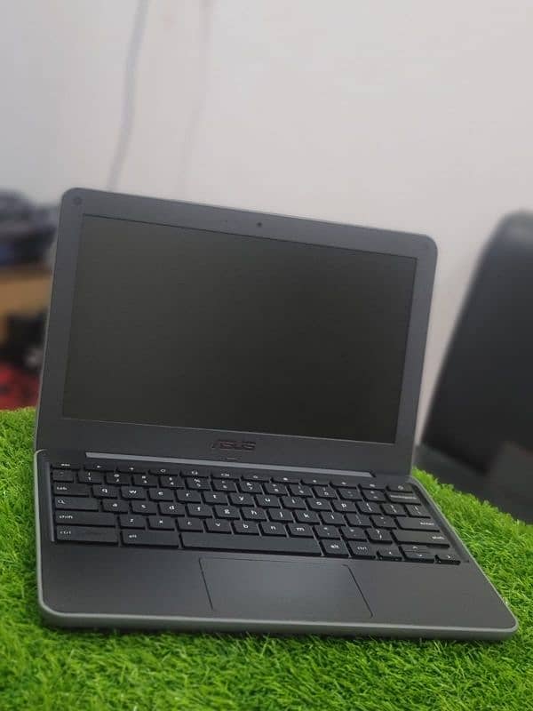 Lenovo chromebook 4GB SSD RAM 16 SSD ROM 2