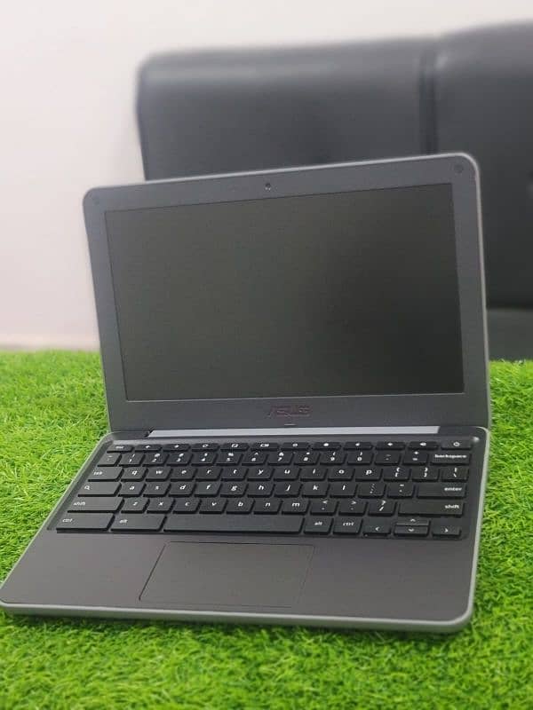 Lenovo chromebook 4GB SSD RAM 16 SSD ROM 3