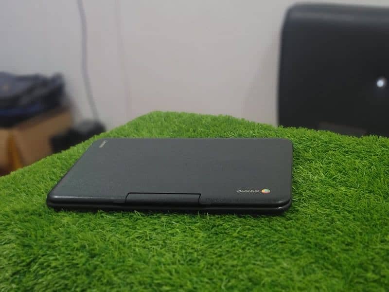 Lenovo chromebook 4GB SSD RAM 16 SSD ROM 4