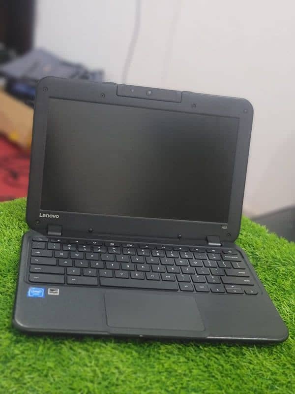 Lenovo chromebook 4GB SSD RAM 16 SSD ROM 5