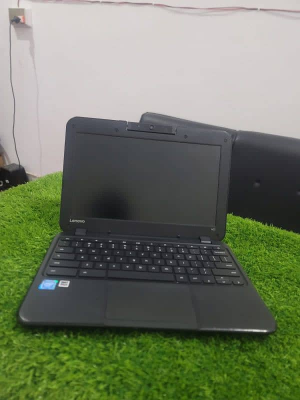 Lenovo chromebook 4GB SSD RAM 16 SSD ROM 6