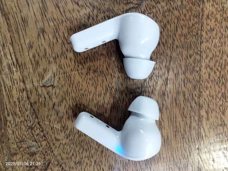 A31 earbuds 2