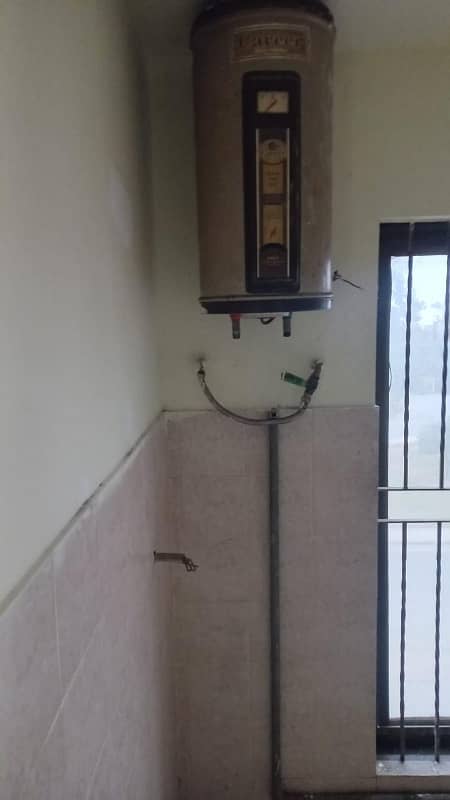 1 BED GOOD EXCELLENT IDEAL CONDITION IDEAL FLAT FOR RENT IN SECTER C BAHRIA TOWN LAHORE 18