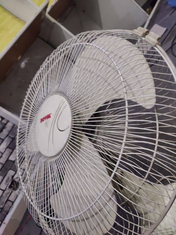 used good conditions three backet fans 4