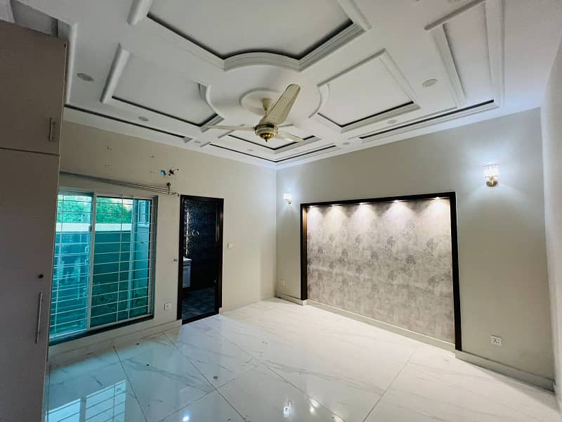 10 MARLA LIKE A NEW FULL HOUSE FOR RENT IN BAHRIA TOWN LHR 10